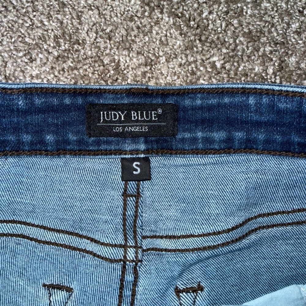 Judy Blue Denim Shorts Womens Small Blue Excellent Distressed Bermuda JB15259MD - Picture 2 of 4